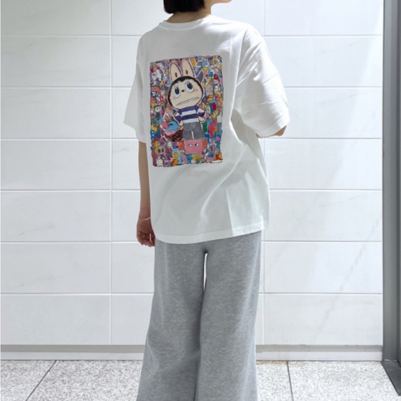 UNIQLO X POP MART T-SHIRT THE MONSTERS LABUBU - Picture 3 of 7
